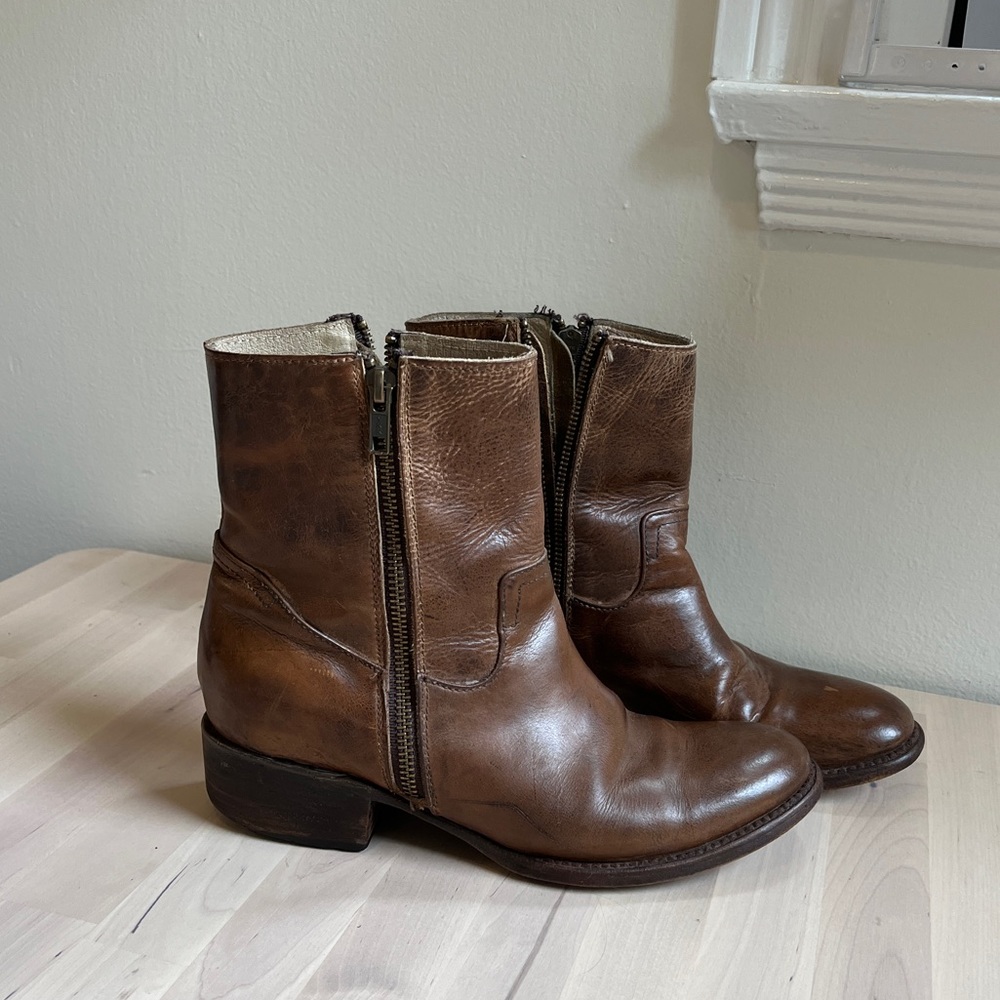 SOLD- Double zipper Freebird booties size 8!